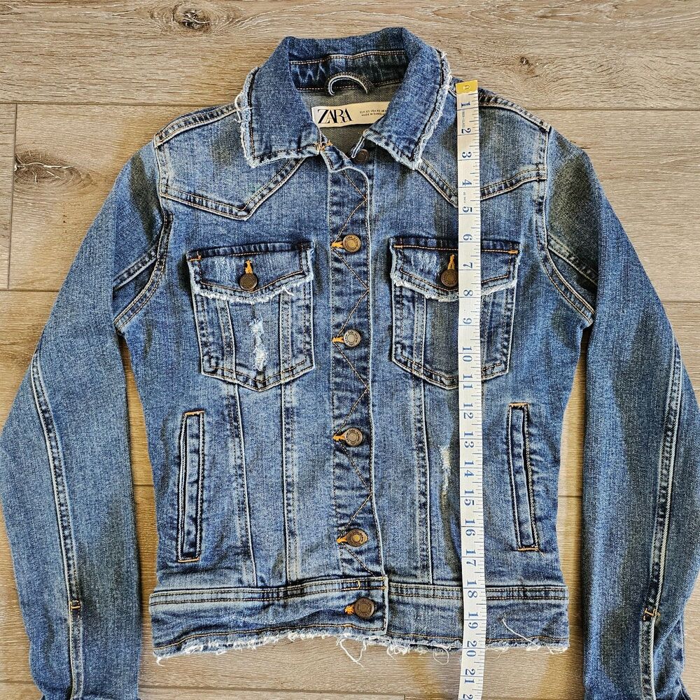 Zara Trucker Jacket Womens XS Blue Denim Distressed Raw Hem Button Front Stretch - Picture 3 of 6